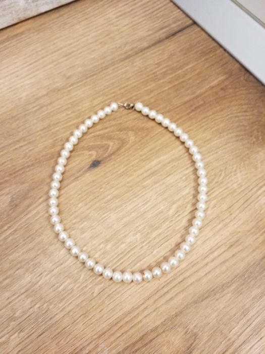 Coliere modele diferite. Noi.