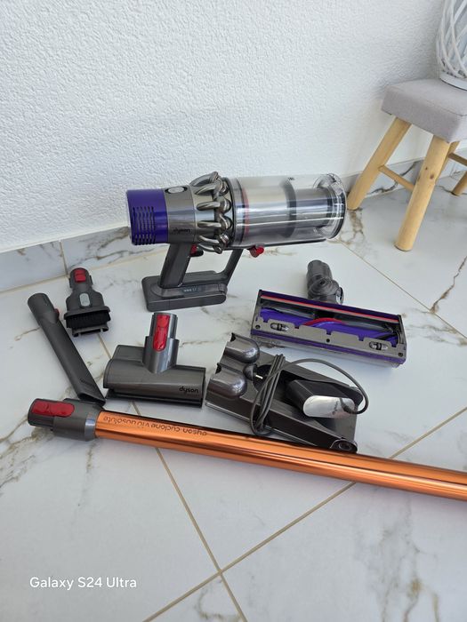 Dyson V10  веритикална прахосмукачка