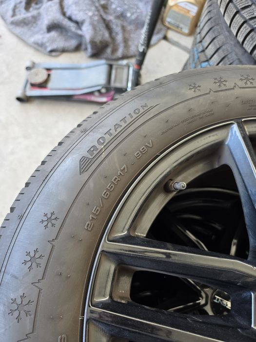 4 Броя 215/65/17 Dunlop 2x6,8mm 2x5,5mm 23dot