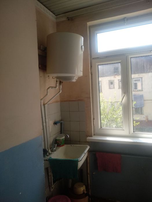 Уй сотилади 3 хона 62 кв/метр, Ломоносов мактабини олдида, келишилади