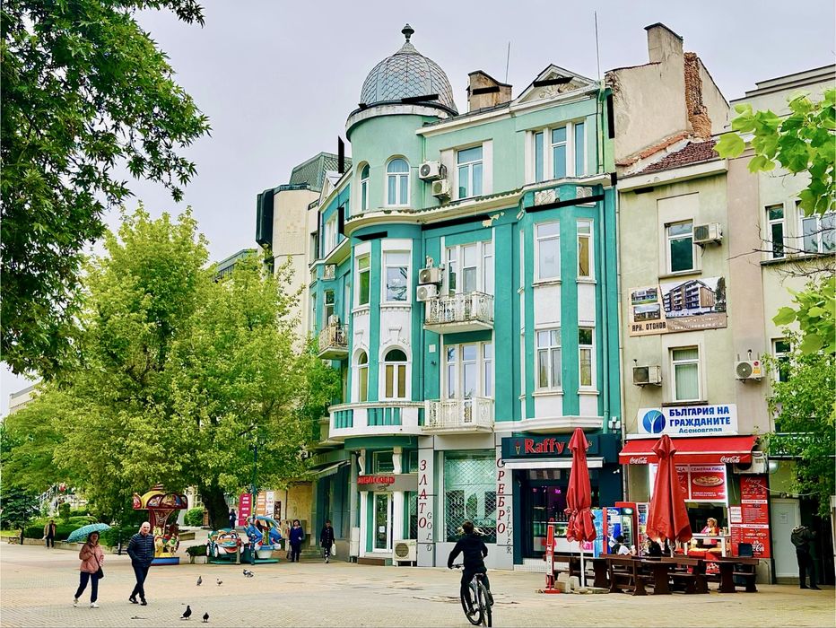 Тристаен апартамент в центъра на Асеновград