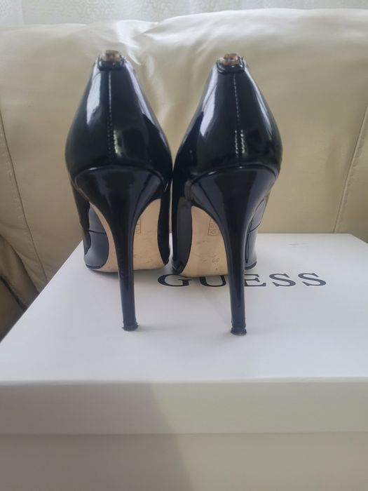 Pantofi Guess marimea 39