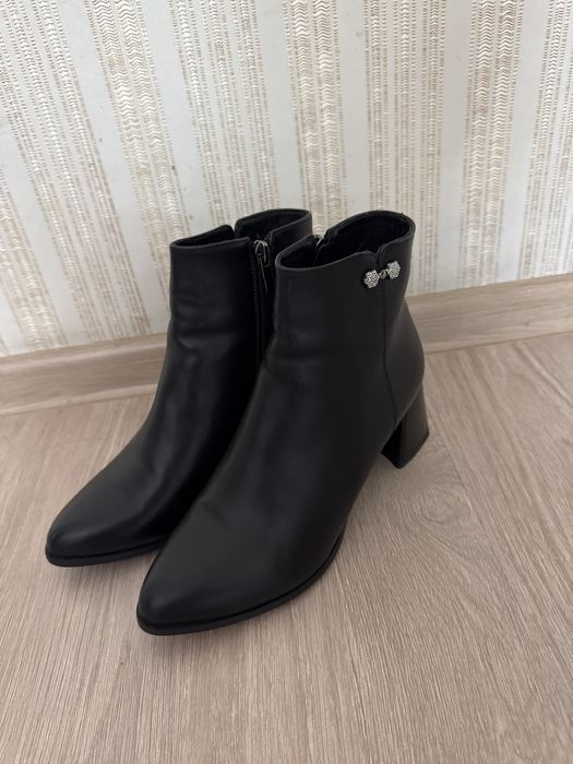 Продам весенние  сапожки размер 39