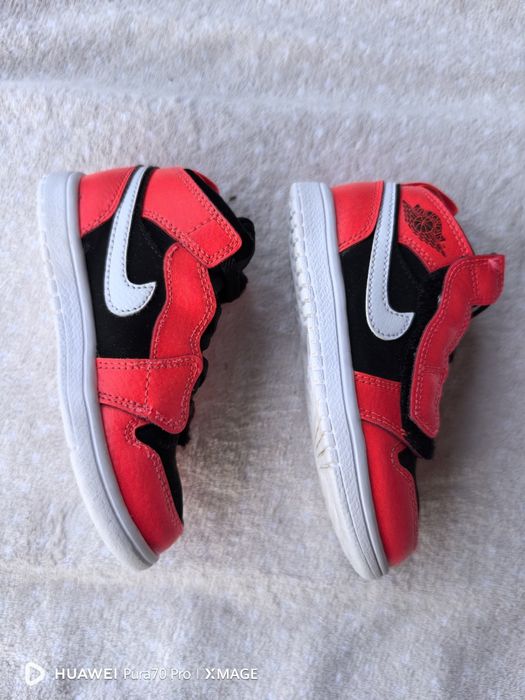 Обувки за момче 26 номер nike air Jordan и adidas terex gore tex