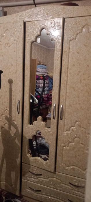 Мебель продаются