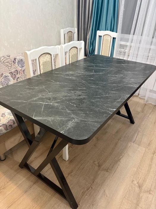 Продам стол обеденный 150*0.90см