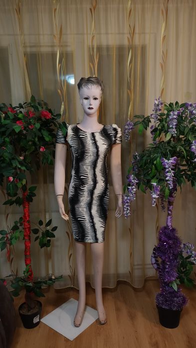 Vand 8 rochii  masura M/20 ron bucata