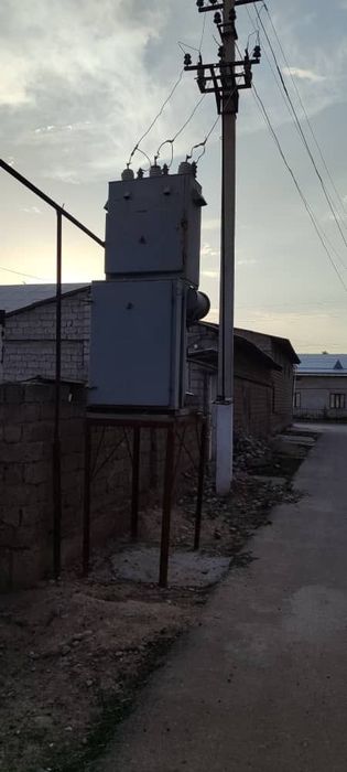 Arendaga joy Food City ni oldida