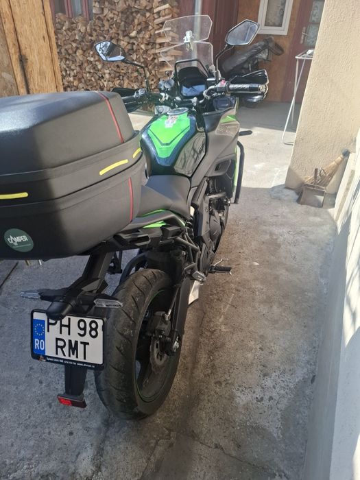 Vând Kavasaki Versys
