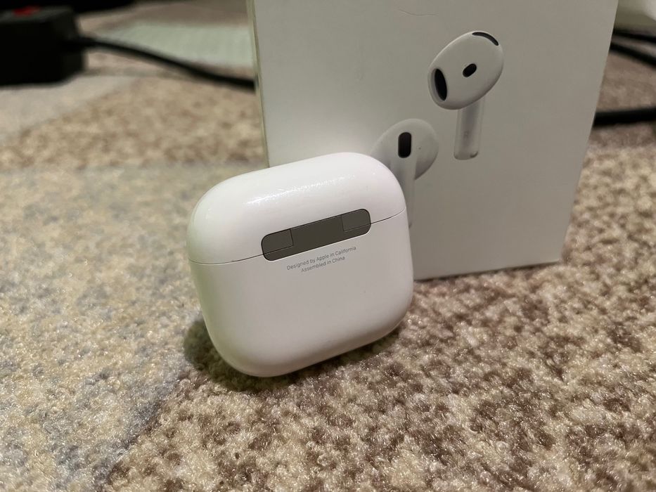 Apple AirPods 4 (ANC)