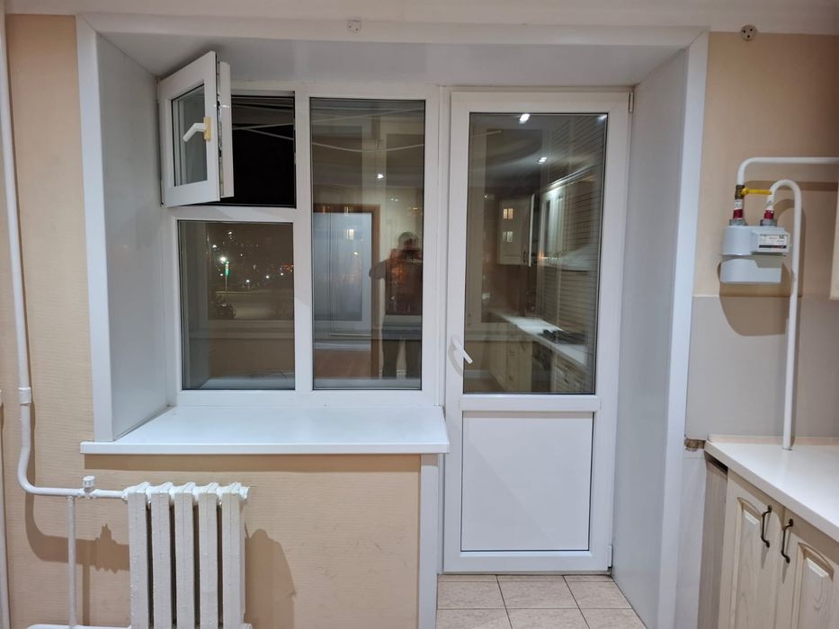 Срочно продам пластиковые окна в хорошем состоянии