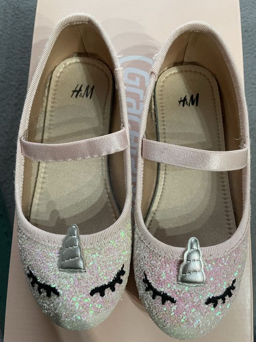 Спортни обувки Adidas  и обувки тип пантофки на  еднорог