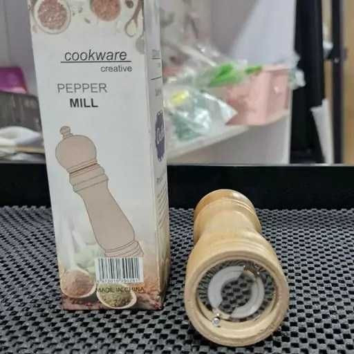 Ръчна Дървена мелничка за пипер и други подправки