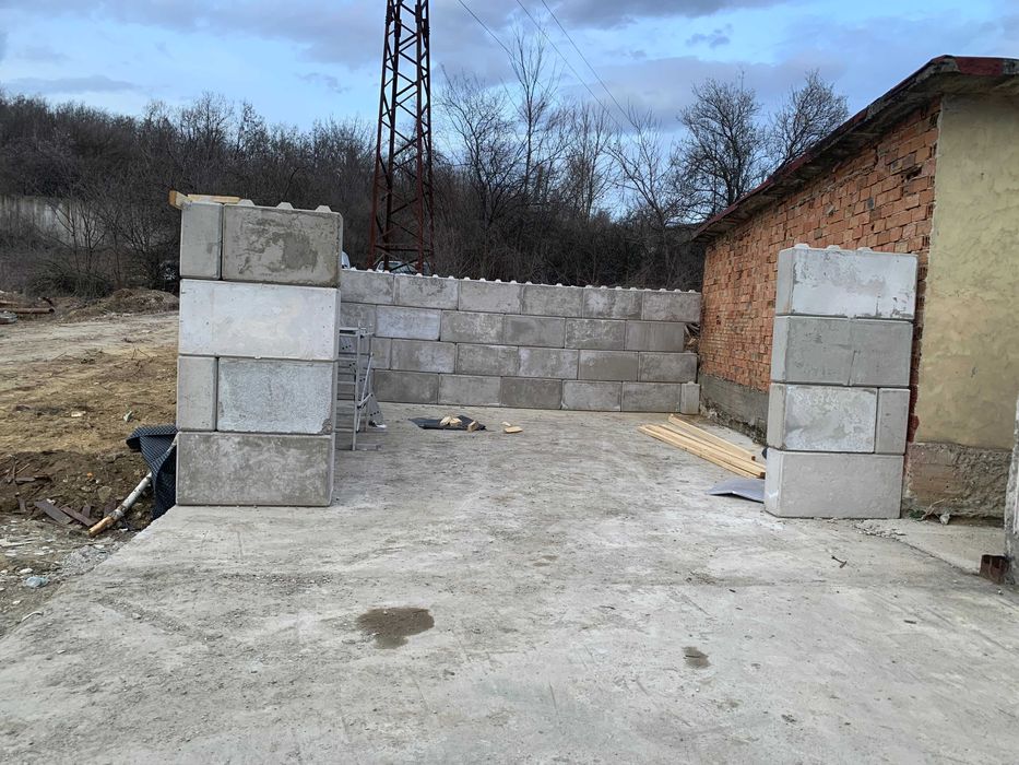Бетонни блокове - взаимнозаключващи.