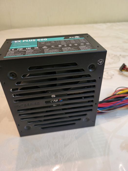 Продается блок питание  600W