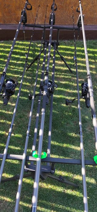 Set Pescuit,3 Lansete 3,90m+3 Mulinete 7000 cu Baitrunner+Rod Pod