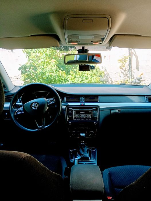 Vând Skoda Superb automata2014