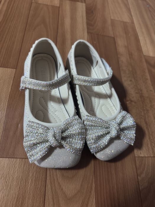 Продам туфли для девочки