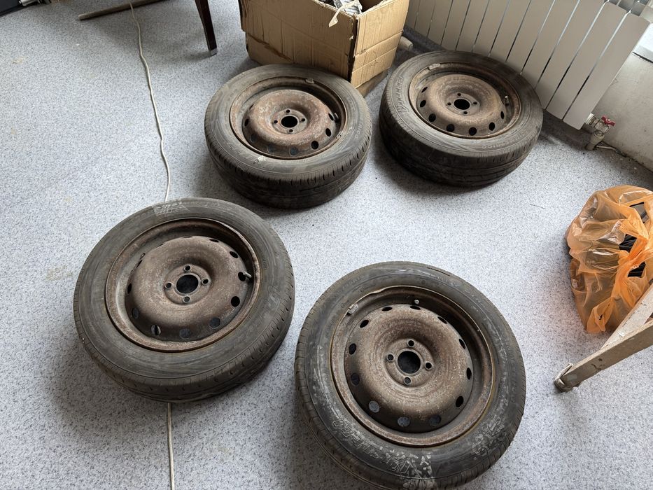 Диски с шинами штампованные