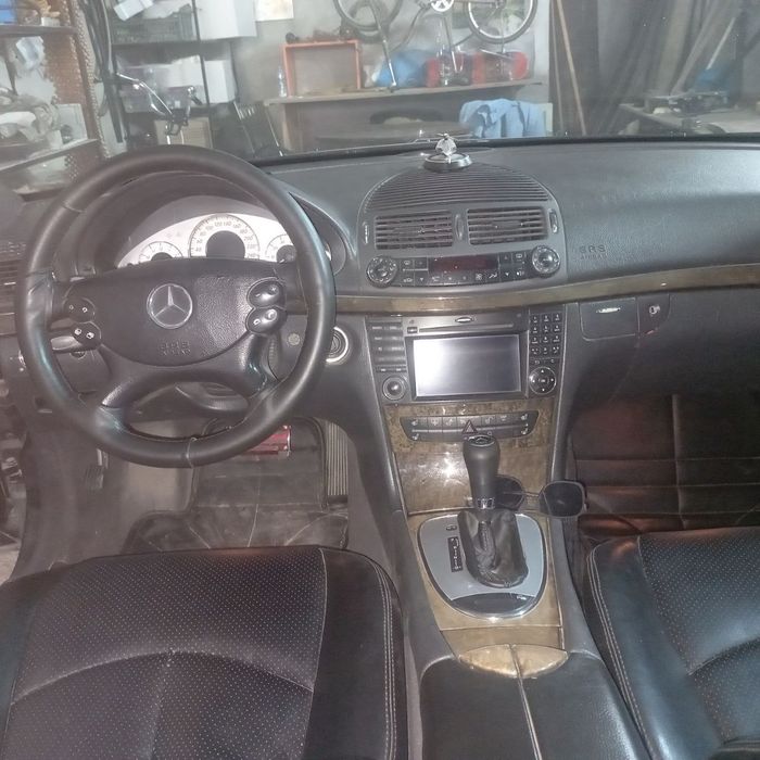 Мерседес бенц Е 240  кузов W211 , обьем  3.2 ,2003 года