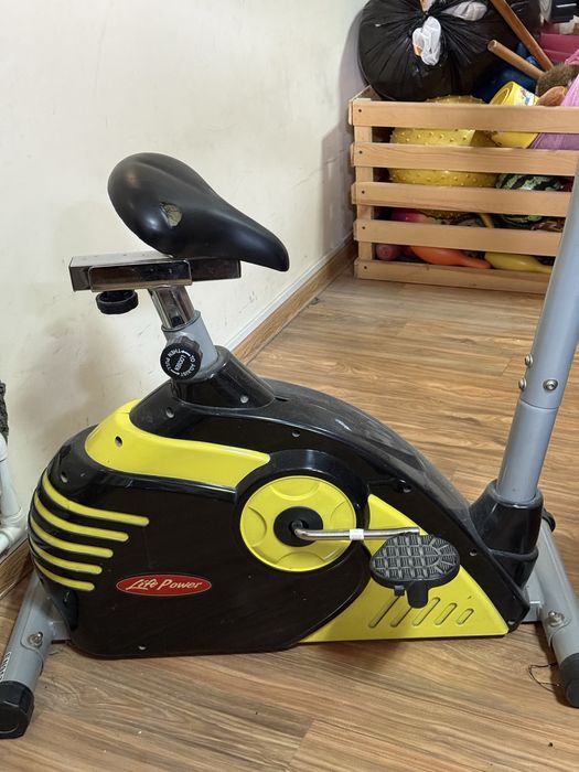 Велотренажер Life Power, отличное состояние