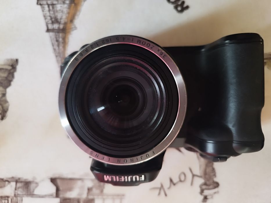 Цифров фотоапарат FinePix S8600