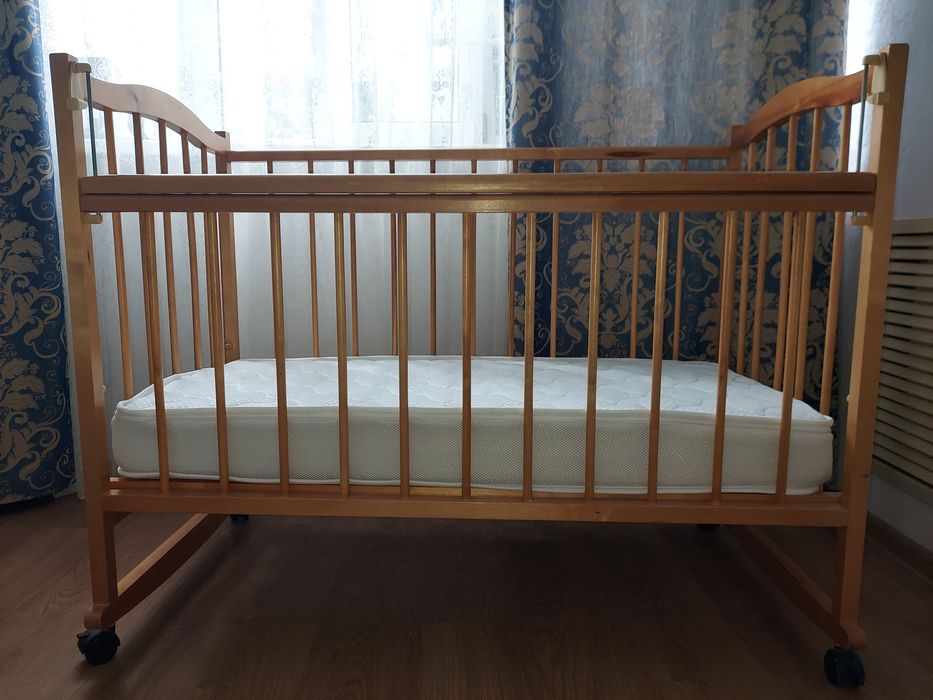 Детская деревянная кровать