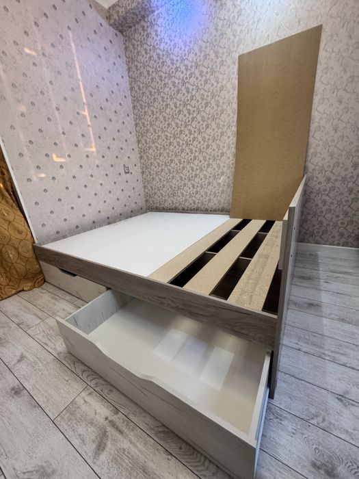 Продам двуспальную кровать