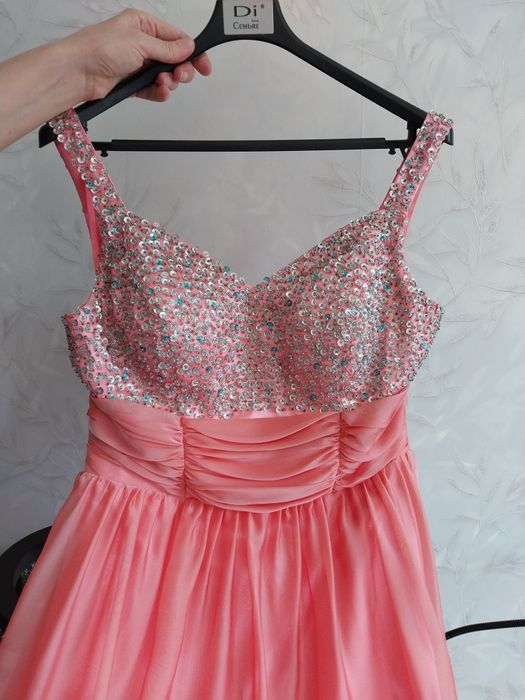 Платье нарядное 44-46 размер