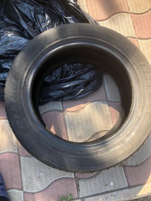 Продам 2 покрышки размер 17