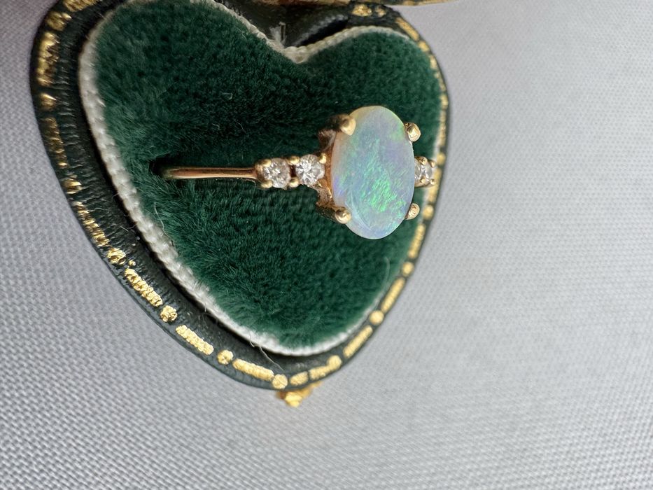 Inel din aur, opal si diamante