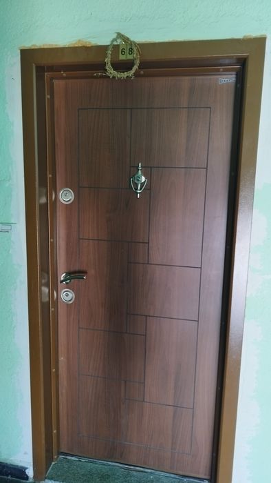 Интериорни врати и входна блиндирана врата