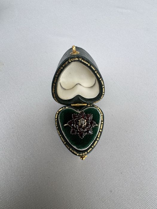 Inel din aur, argint, diamant si granate