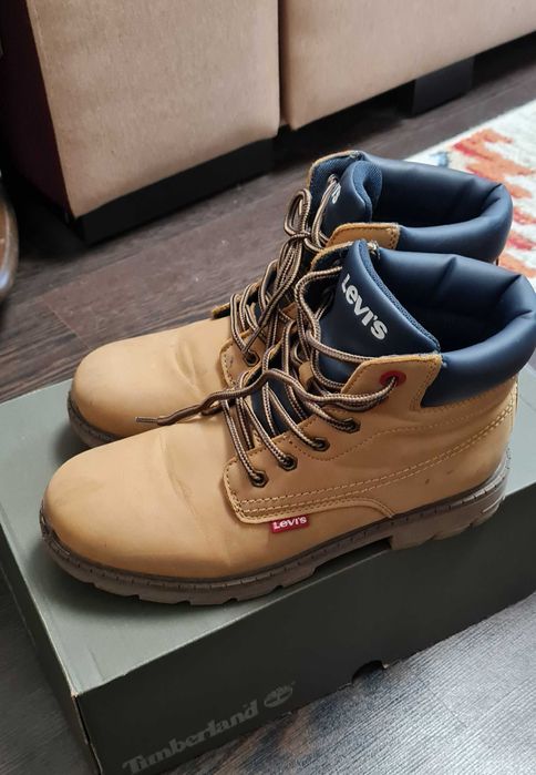 Ghete Levis, originale, piele, marimea 38
