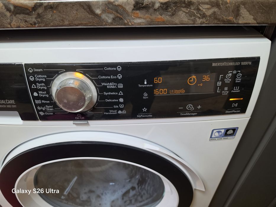 Продавам пералня със сушилня ELECTROLUX EWW1697BWD