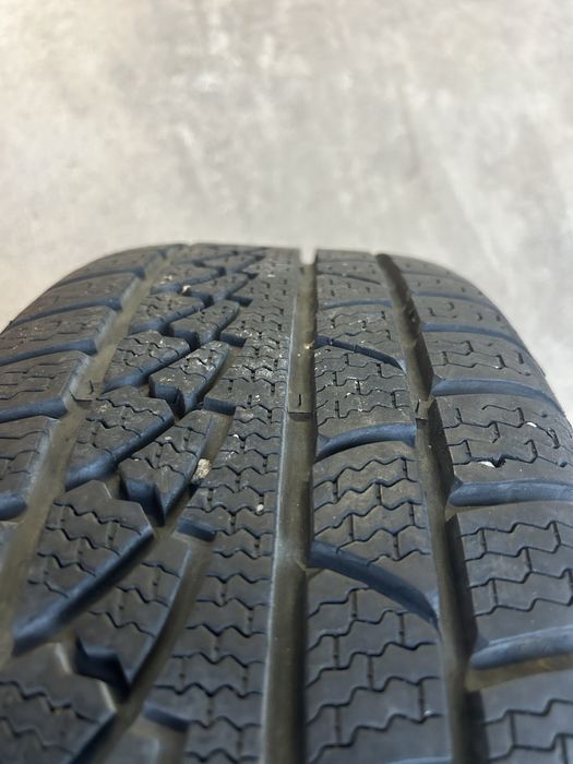 Зимна гума 215/50/18