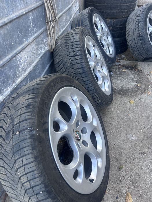 Vând jante aliaj alfa romeo r17 cu tot cu anvelope stare foarte buna