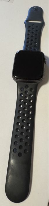 Apple Watch серия 5 (Nike) 2020 г.