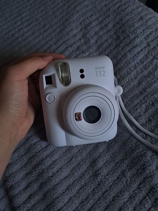 İnstax 12 mini. Фотоаппарат