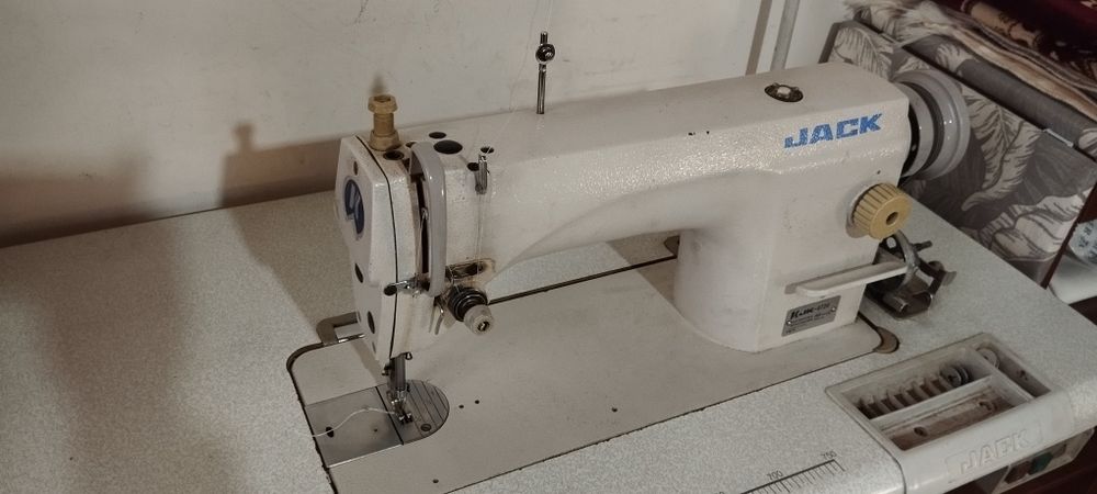 Jack Tikuv mashina sotiladi