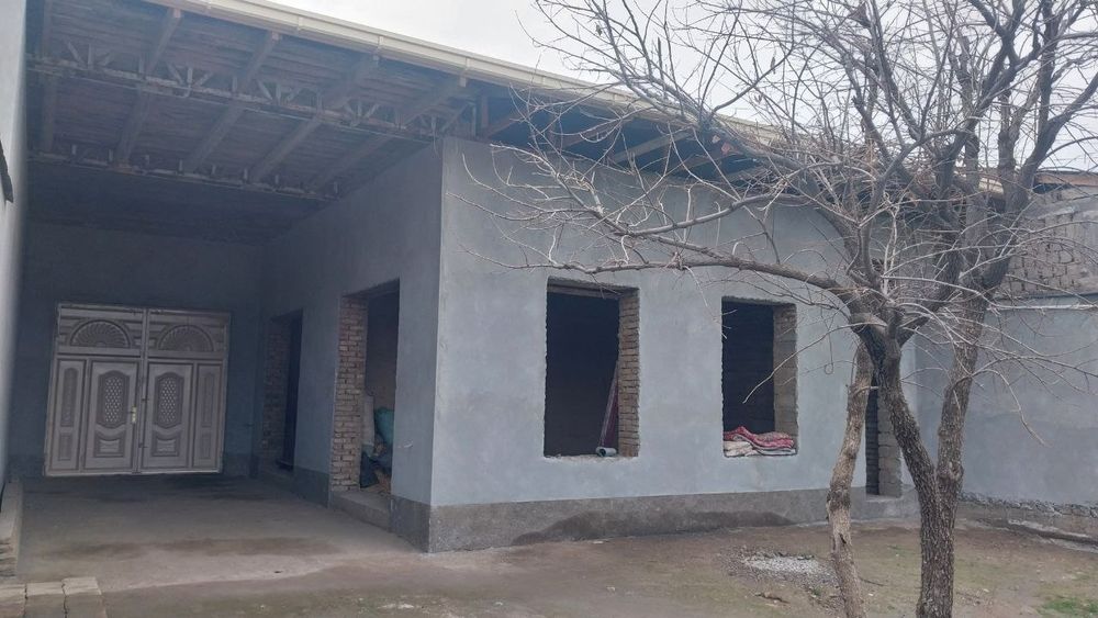 Havli sotiladi 6,5 sotiq Motrid Aravasozi 
7ta xona has 
Gaz, svet, ob