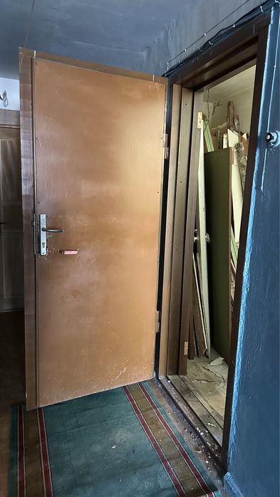 Дверь входная, металлическая