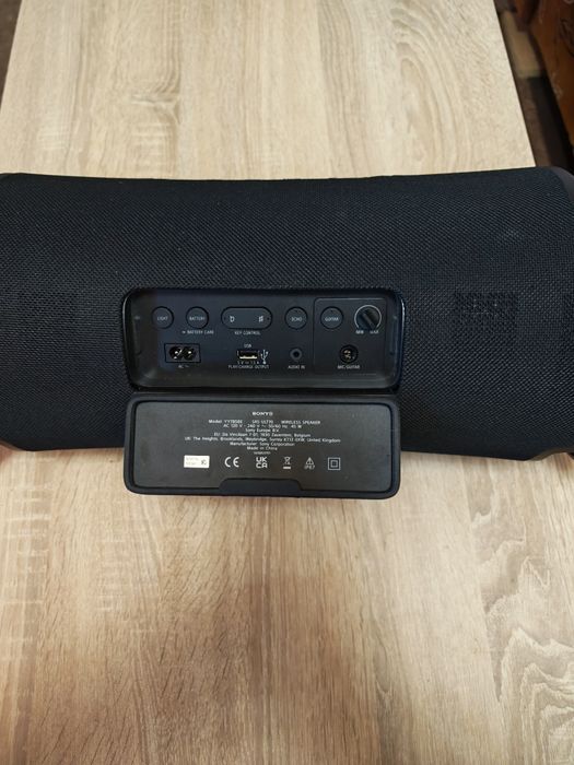Vând box portabilă Sony ULT 7