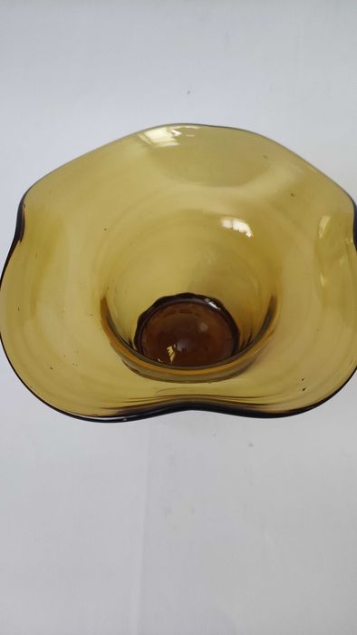 Бонбониера кошничка от цветно стъкло