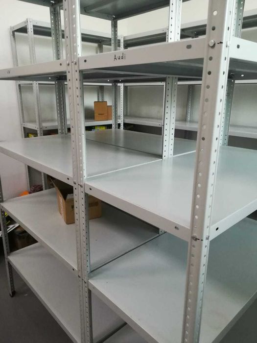 Продам стеллажи и витрины