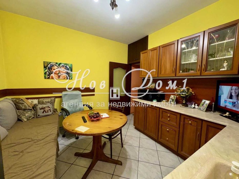 Продава се Четиристаен апартамент в Пловдив, Изгрев - 110 кв.м за 1091 €/кв.м - Снимка #3