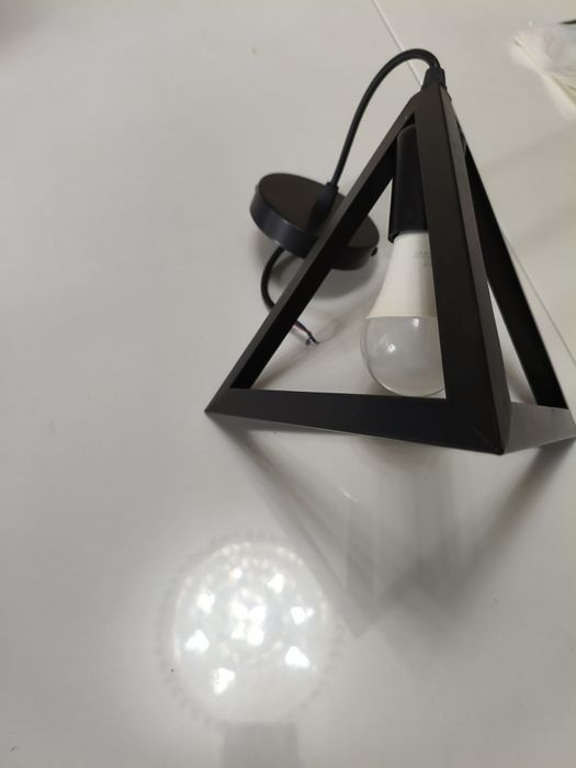 Люстра с лампы..