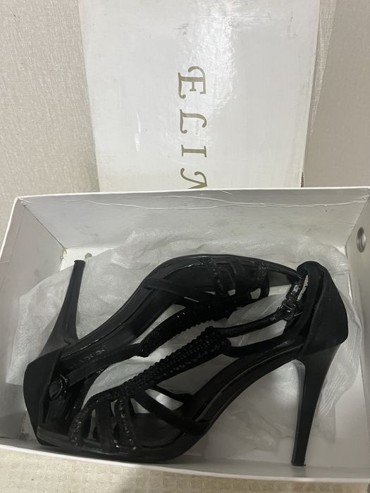 Продам вечерние босоножки