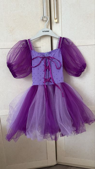 Продается нарядное платье на 5-6лет