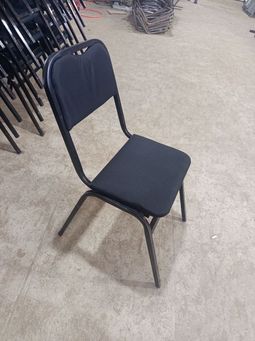 Стулья на металлическом карказе от производителя